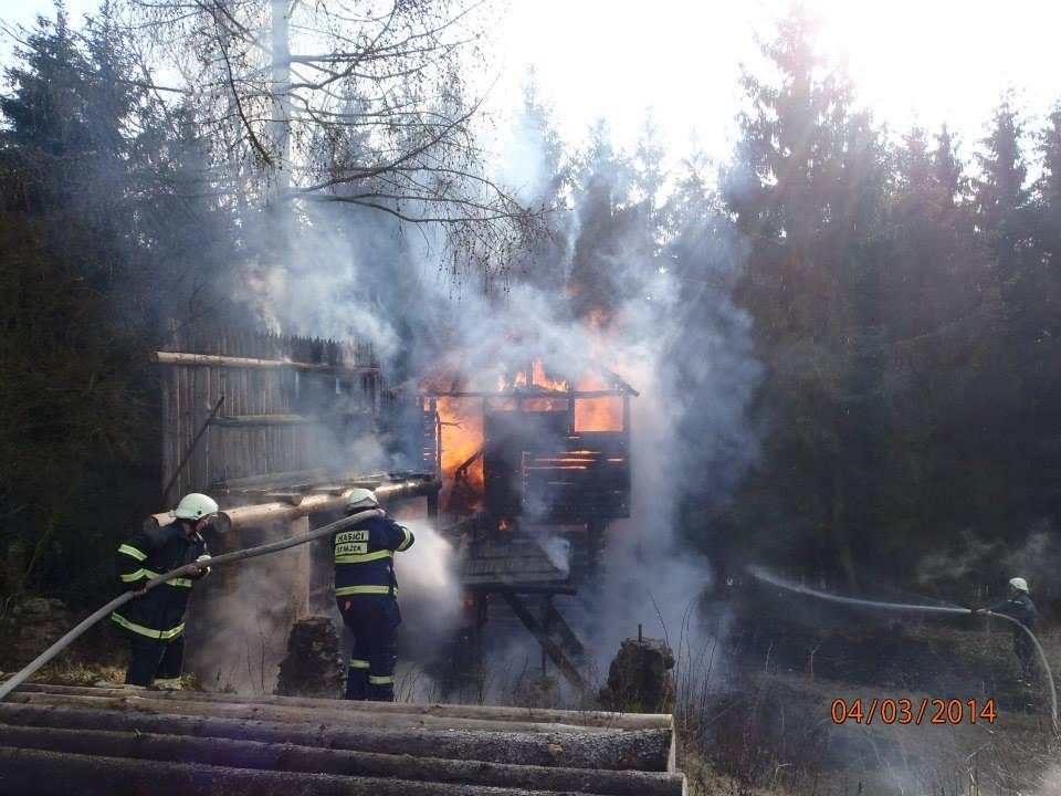 04. 03. 2014 - Stražek - požár dřevěné budovy