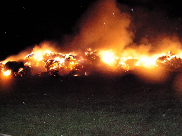 25. 09. 2007 - Řečice - požár stohu (fotky od SDH Nové Město na Moravě)