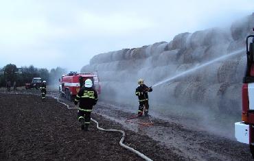 25. 09. 2007 - Řečice - požár stohu (fotky od SDH Nové Město na Moravě)