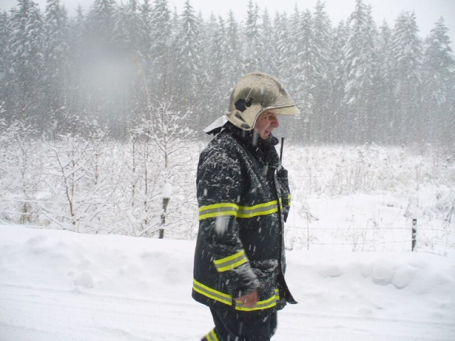 11. 11. 2007 - Moravec - technická pomoc (odstranění dalšího stromu na silnici)