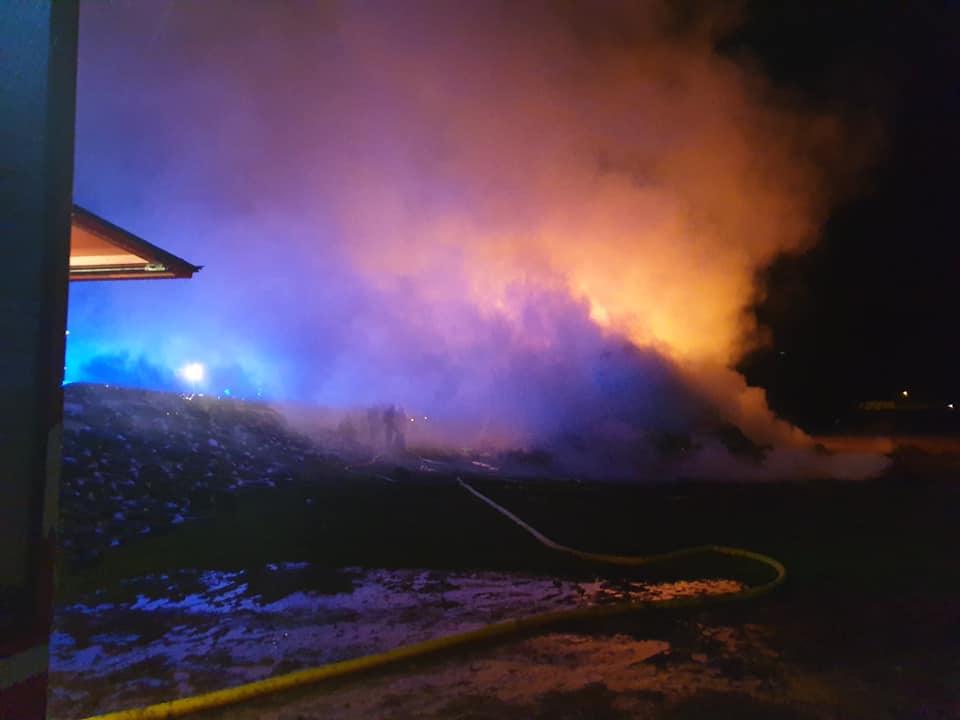 26.8.2019 - Ostrov nad Oslavou - požár stohu slámy