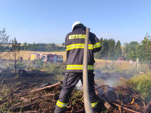 Požár pole u Mirošova